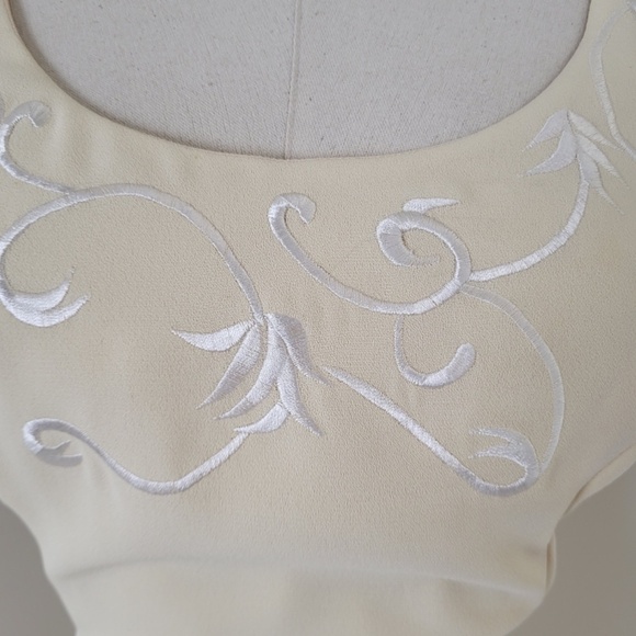 80's Pastel Yellow Mini Dress Embroidered Short Sleeve Scoop Neckline Fitted - Picture 12 of 14